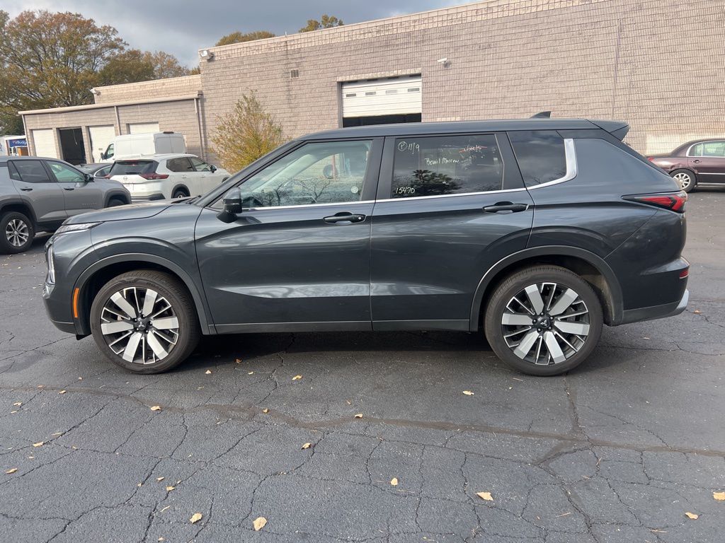 Thumbnail: 2025 Mitsubishi Outlander - 9