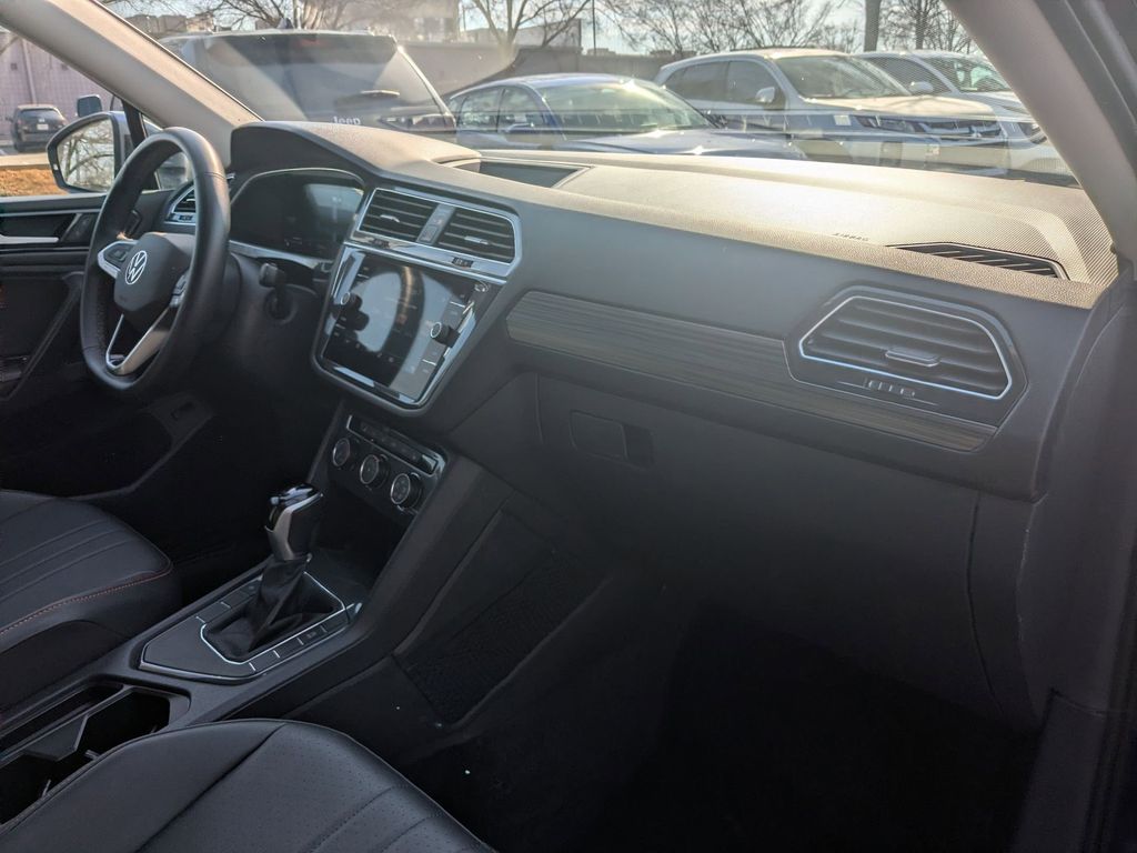 Thumbnail: 2024 Volkswagen Tiguan - 32