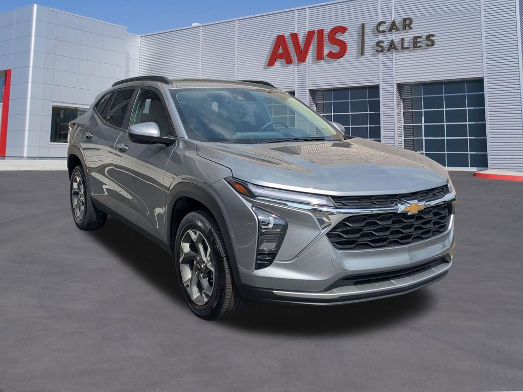 Thumbnail: 2025 Chevrolet Trax - 3