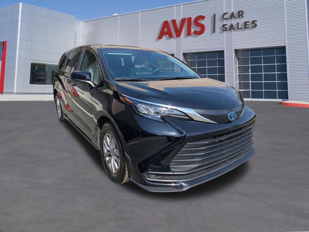 Thumbnail: 2025 Toyota Sienna - 3