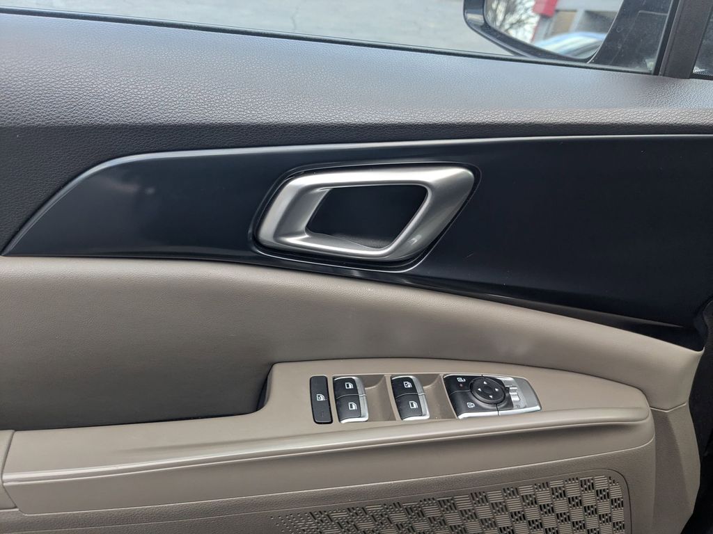 Thumbnail: 2025 Kia Carnival - 24