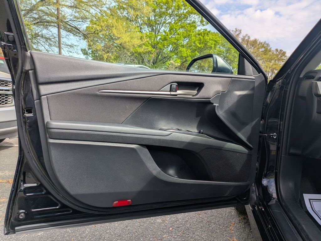 Thumbnail: 2025 Toyota Camry - 11