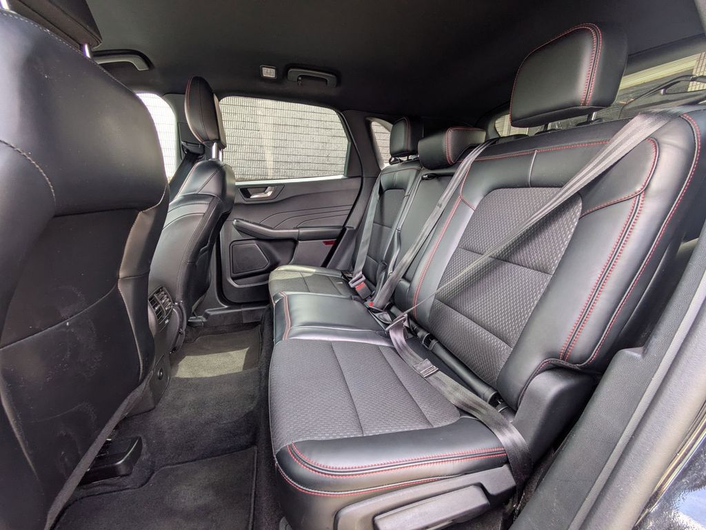 2025 Ford Escape ST-Line - Photo 27