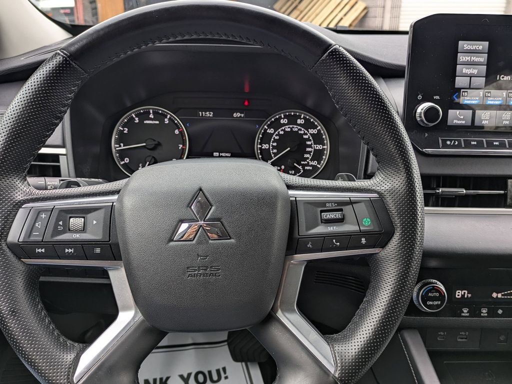 Thumbnail: 2024 Mitsubishi Outlander - 16