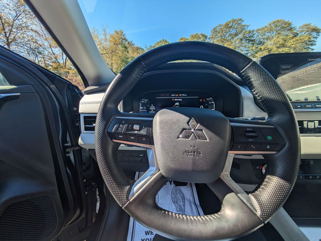 Thumbnail: 2024 Mitsubishi Outlander - 16