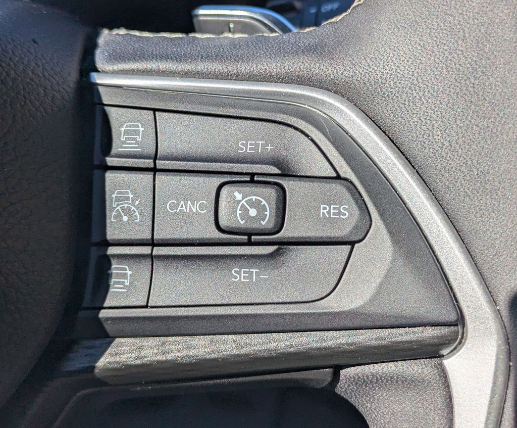 Thumbnail: 2024 Jeep Grand Cherokee L - 18