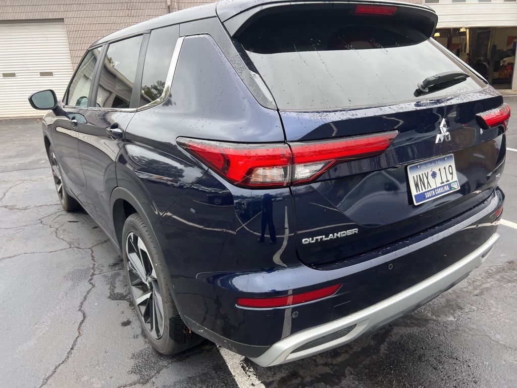 Thumbnail: 2024 Mitsubishi Outlander - 12