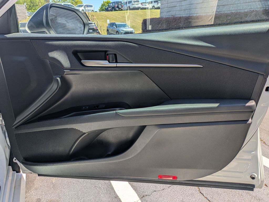 Thumbnail: 2025 Toyota Camry - 32