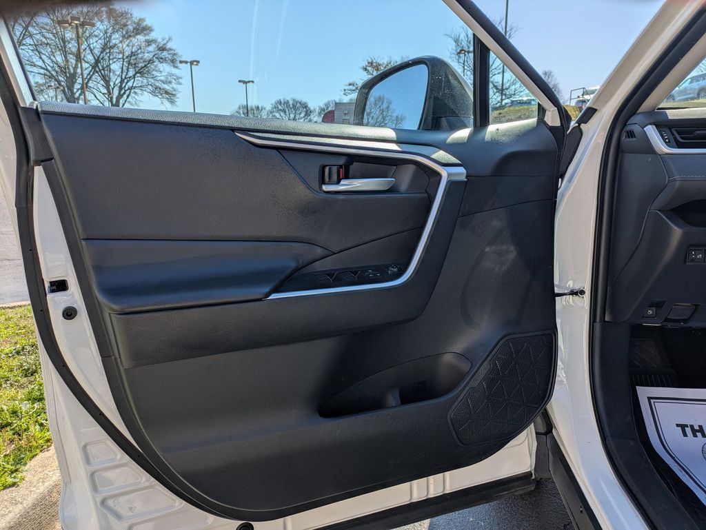 Thumbnail: 2025 Toyota RAV4 - 11