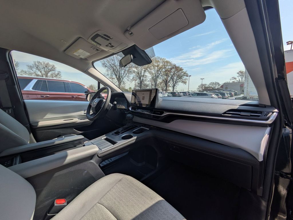 Thumbnail: 2025 Toyota Sienna - 30