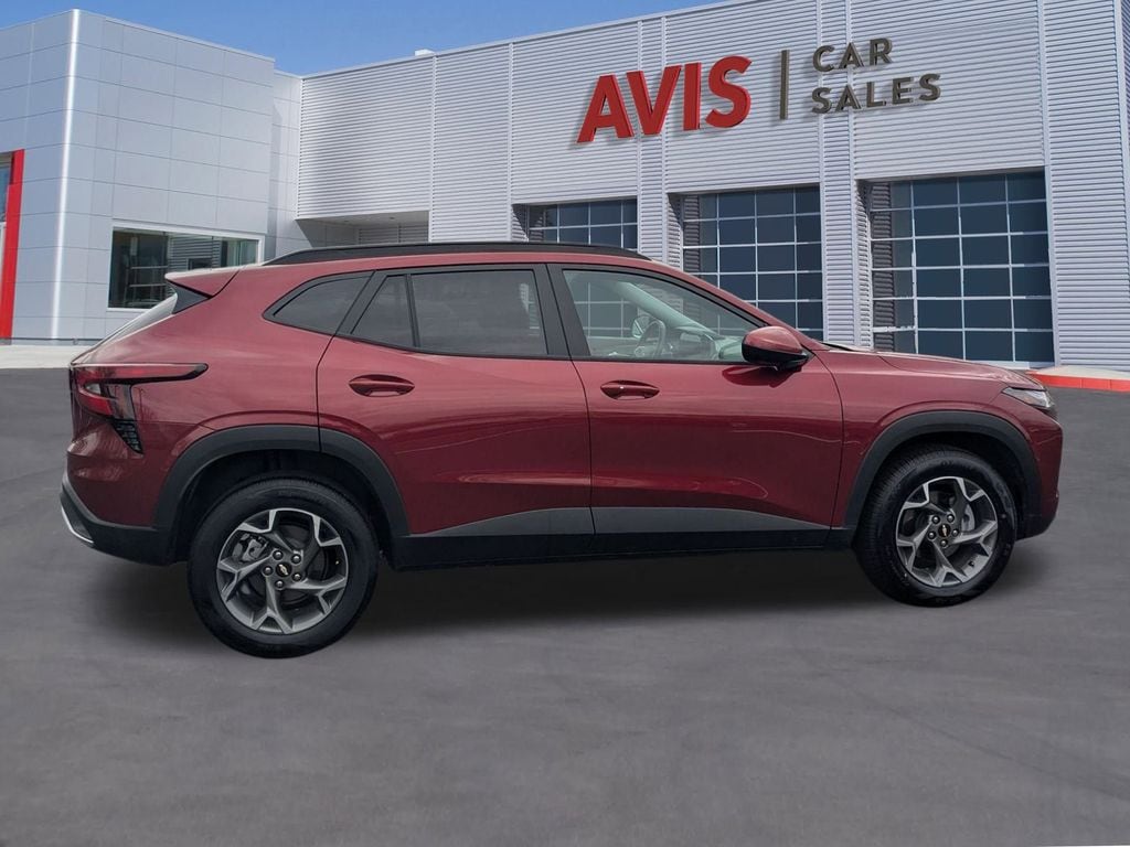 Thumbnail: 2025 Chevrolet Trax - 5