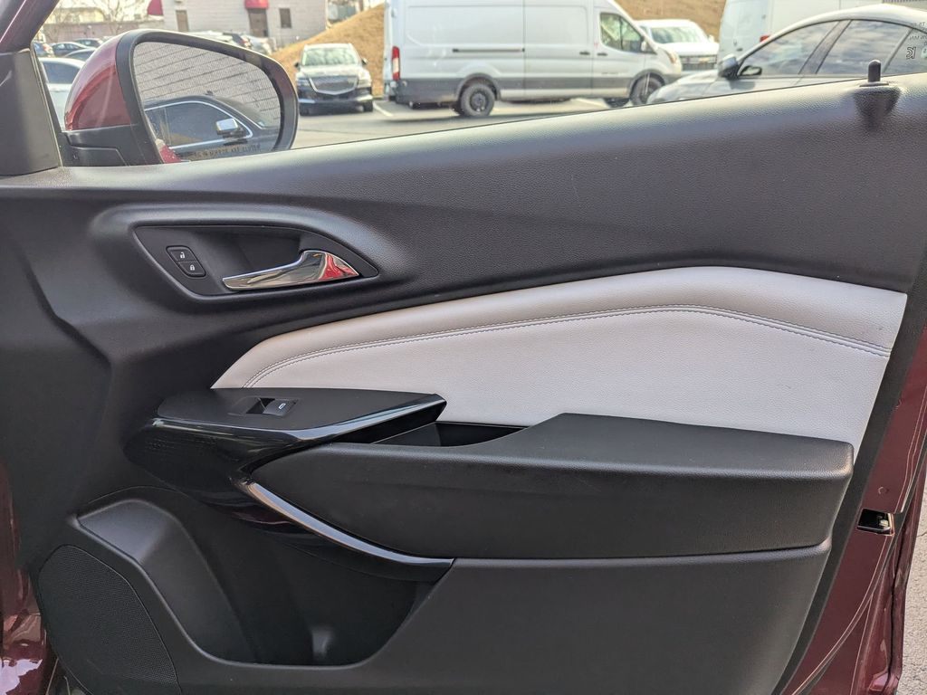 Thumbnail: 2025 Chevrolet Trax - 32