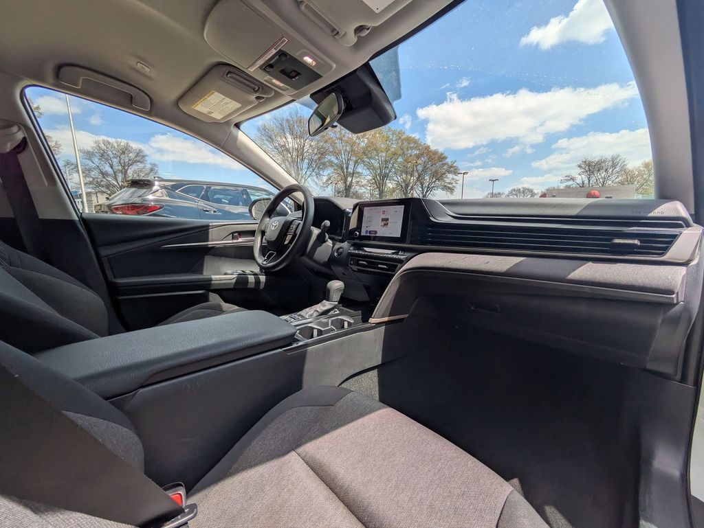 Thumbnail: 2025 Toyota Camry - 31