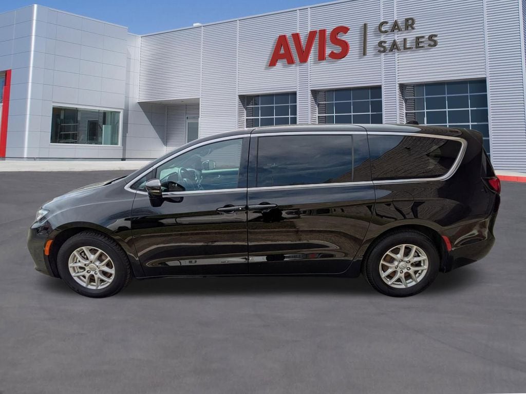 Thumbnail: 2025 Chrysler Pacifica - 10