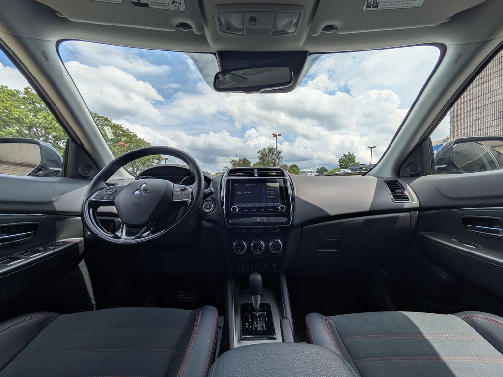 Thumbnail: 2025 Mitsubishi Outlander Sport - 25