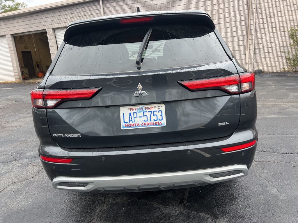 Thumbnail: 2024 Mitsubishi Outlander - 10
