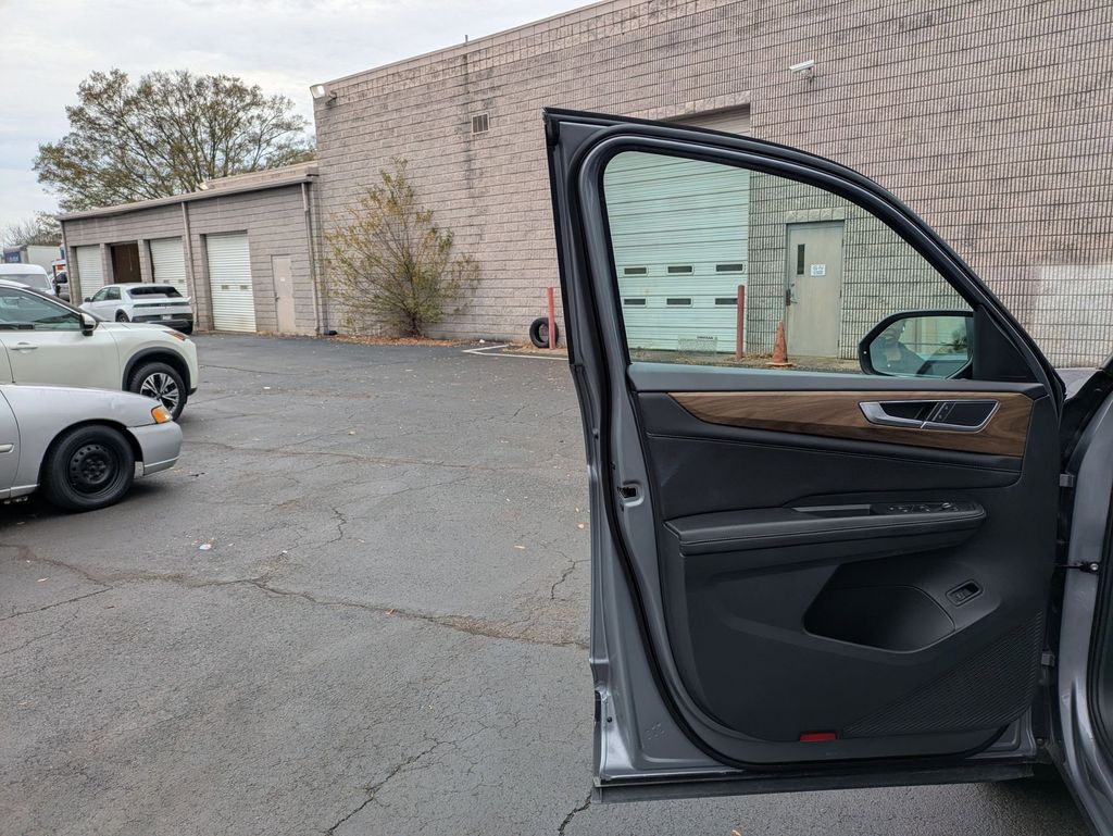 Thumbnail: 2025 Volkswagen Atlas - 11