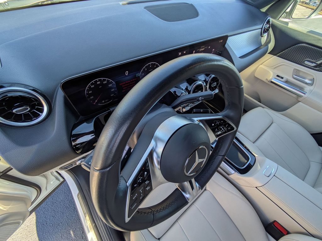 Thumbnail: 2025 Mercedes-Benz GLA - 14