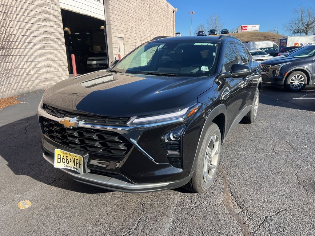 Thumbnail: 2025 Chevrolet Trax - 1