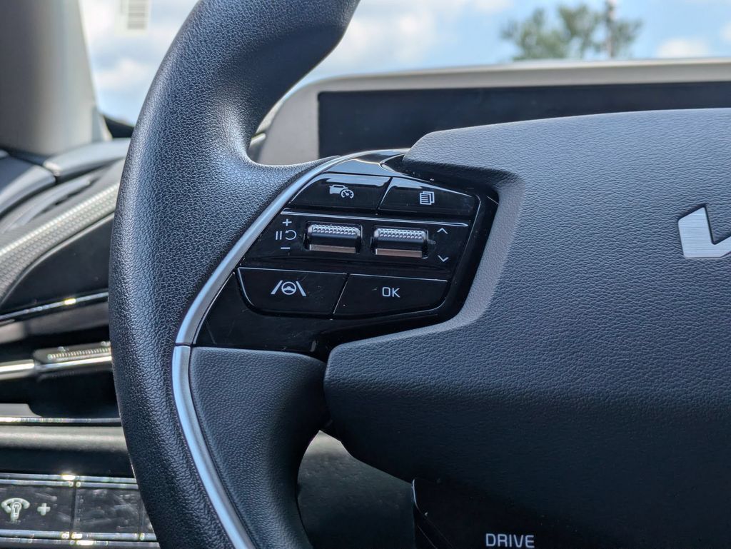 Thumbnail: 2025 Kia Niro - 22