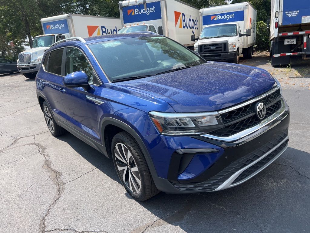 2024 Volkswagen Taos SE photo 3