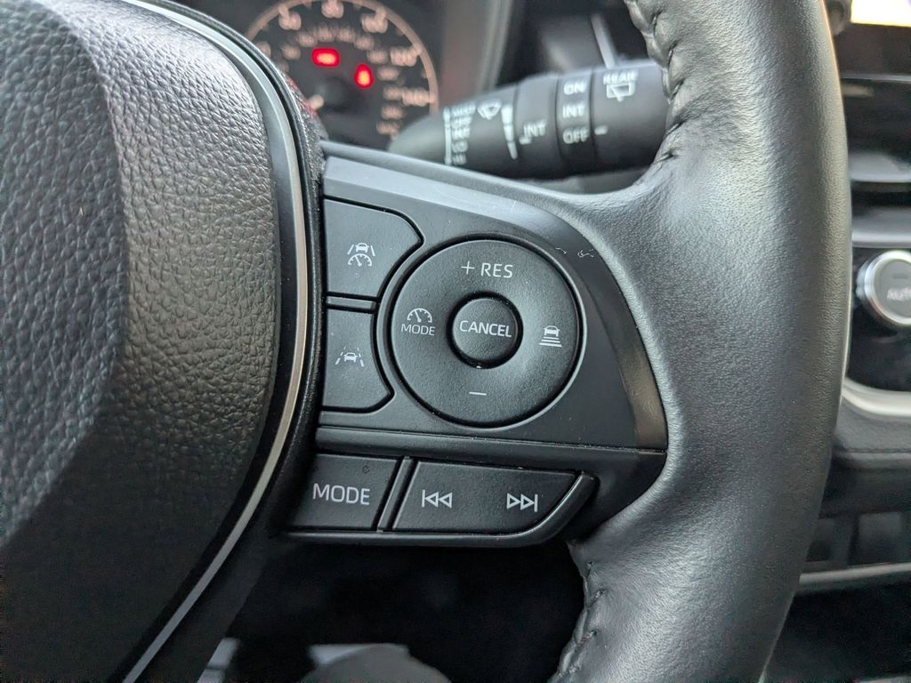 Thumbnail: 2025 Toyota Corolla Cross - 18