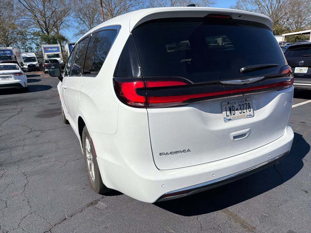 Thumbnail: 2025 Chrysler Pacifica - 7