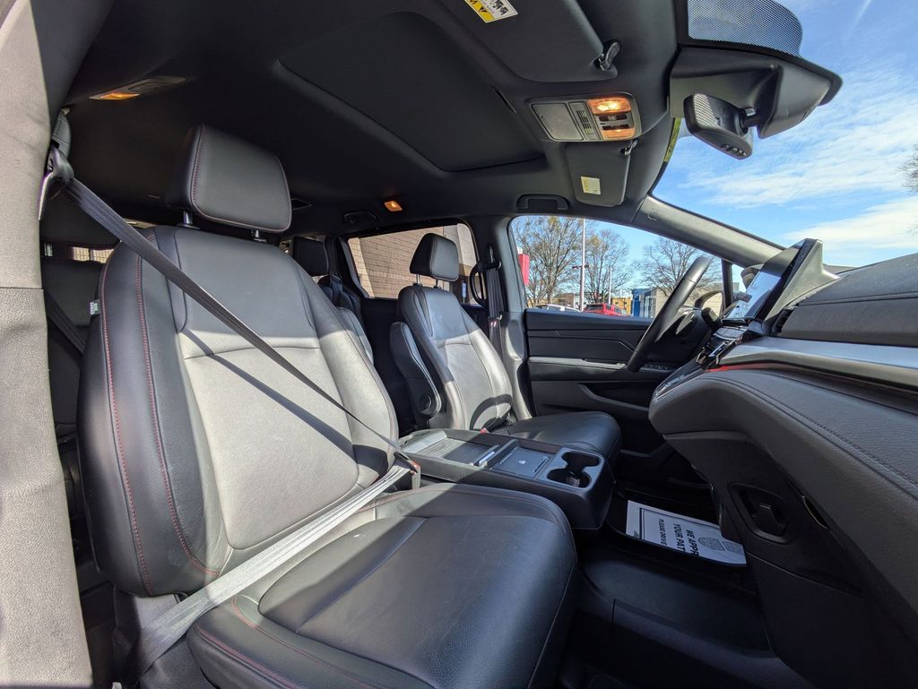 Thumbnail: 2025 Honda Odyssey - 30