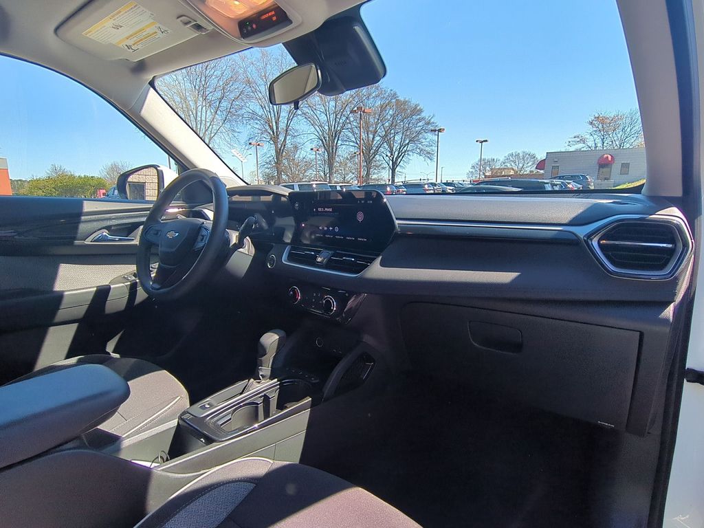 Thumbnail: 2025 Chevrolet TrailBlazer - 31