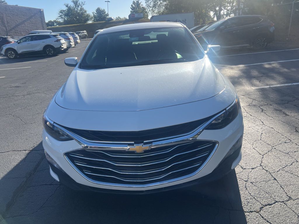 2024 Chevrolet Malibu 1LT photo 2