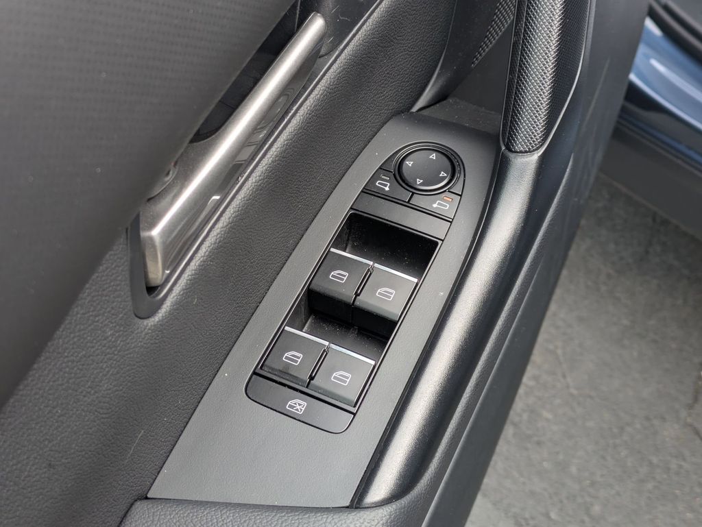 Thumbnail: 2025 Mazda CX-50 - 13