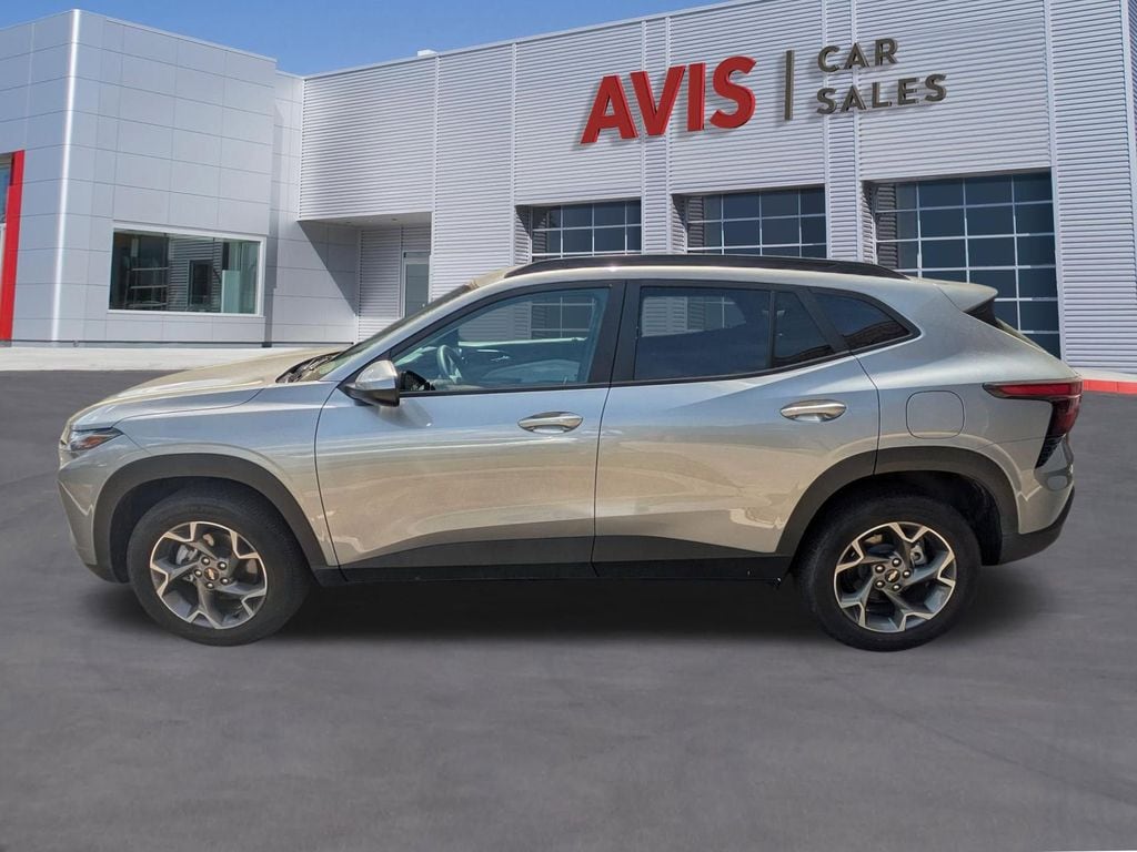 Thumbnail: 2025 Chevrolet Trax - 10