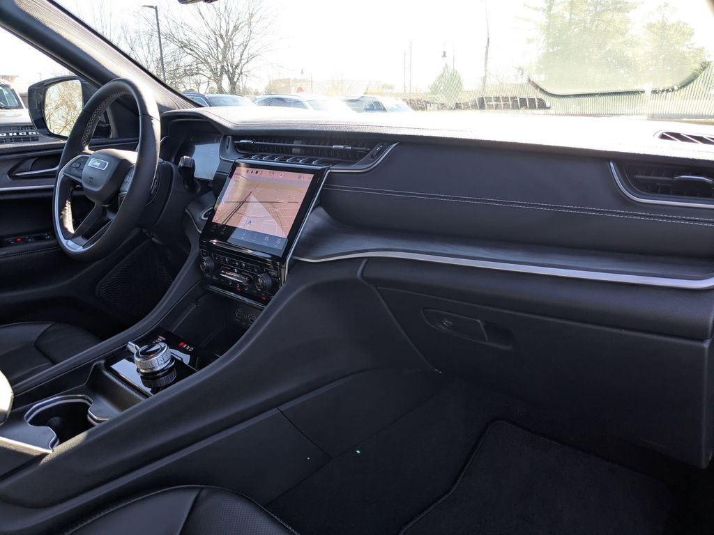 Thumbnail: 2024 Jeep Grand Cherokee L - 34