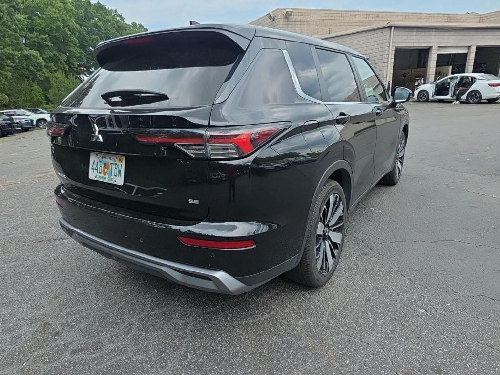 Thumbnail: 2025 Mitsubishi Outlander - 8