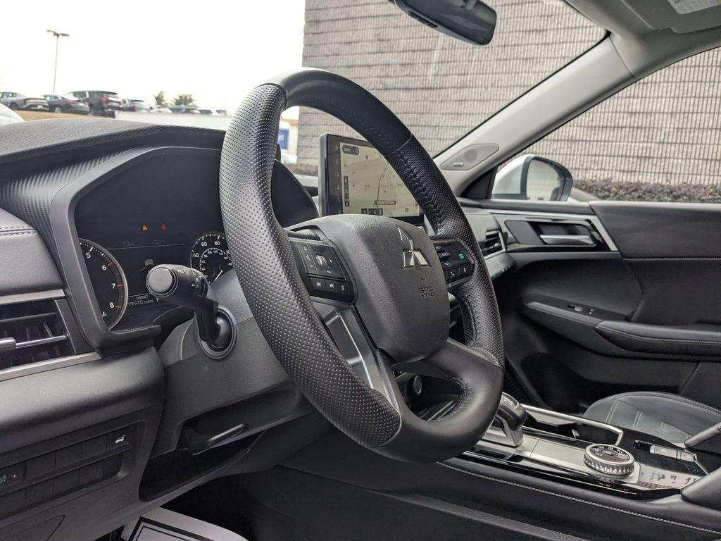 Thumbnail: 2025 Mitsubishi Outlander - 11