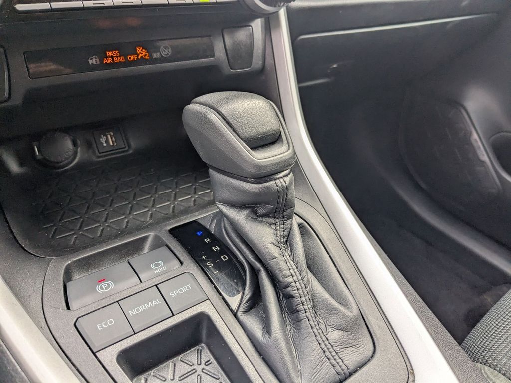 Thumbnail: 2023 Toyota RAV4 - 19