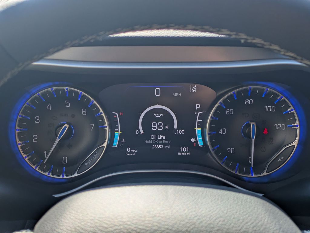 Thumbnail: 2025 Chrysler Pacifica - 16