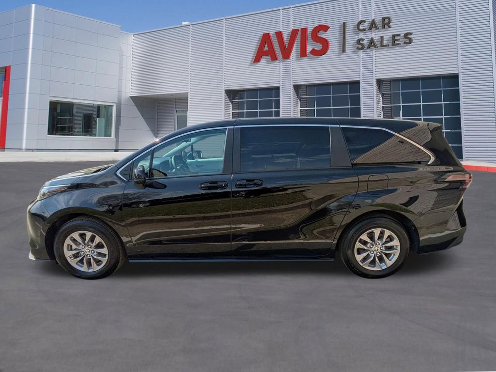 Thumbnail: 2025 Toyota Sienna - 10