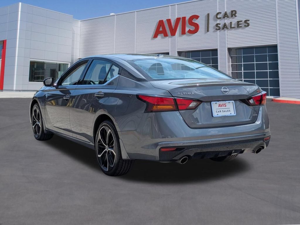 2025 Nissan Altima SR - Photo 9
