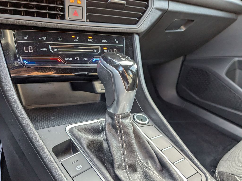 Thumbnail: 2025 Volkswagen Jetta - 18