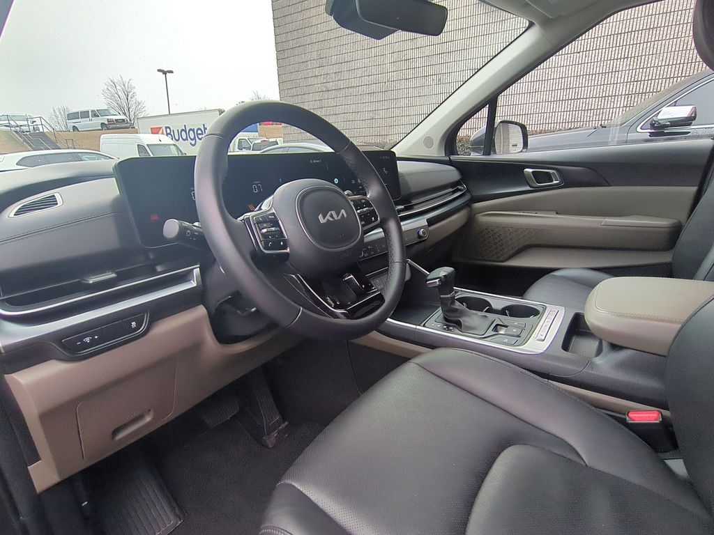 Thumbnail: 2025 Kia Carnival - 15