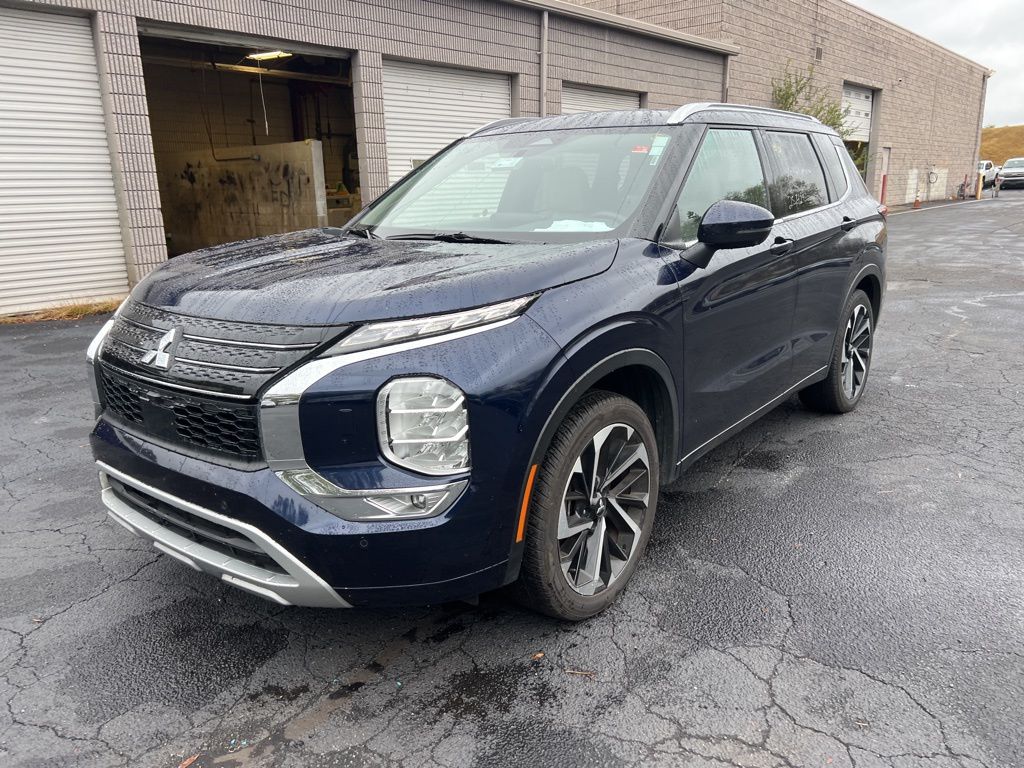 Thumbnail: 2024 Mitsubishi Outlander - 1