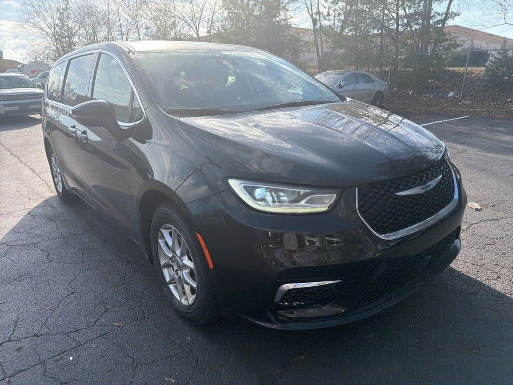 Thumbnail: 2023 Chrysler Pacifica - 3