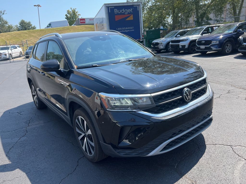 2024 Volkswagen Taos SE photo 2