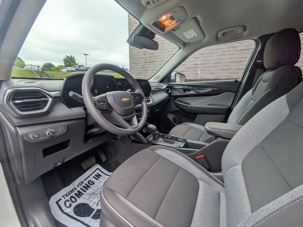 Thumbnail: 2025 Chevrolet TrailBlazer - 14