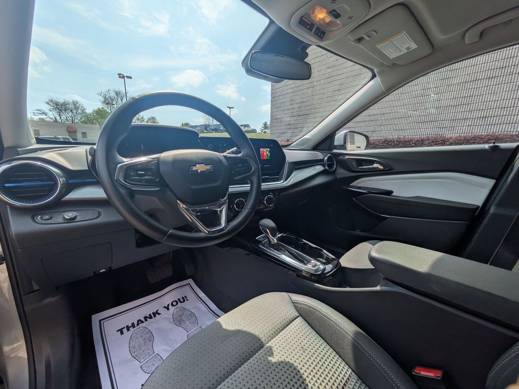 Thumbnail: 2025 Chevrolet Trax - 15