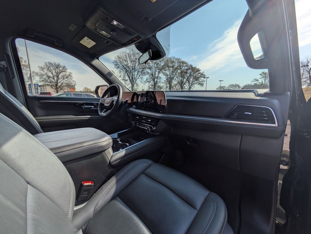 Thumbnail: 2025 Chevrolet Tahoe - 32