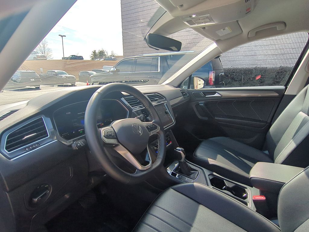 Thumbnail: 2024 Volkswagen Tiguan - 15