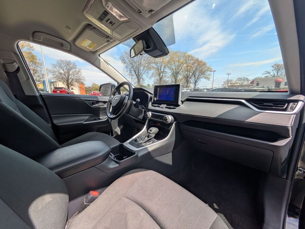 Thumbnail: 2025 Toyota RAV4 - 33