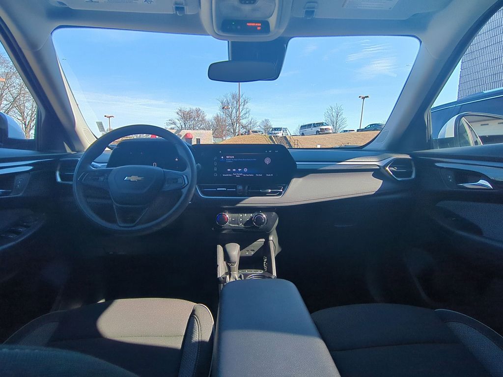 Thumbnail: 2025 Chevrolet TrailBlazer - 25